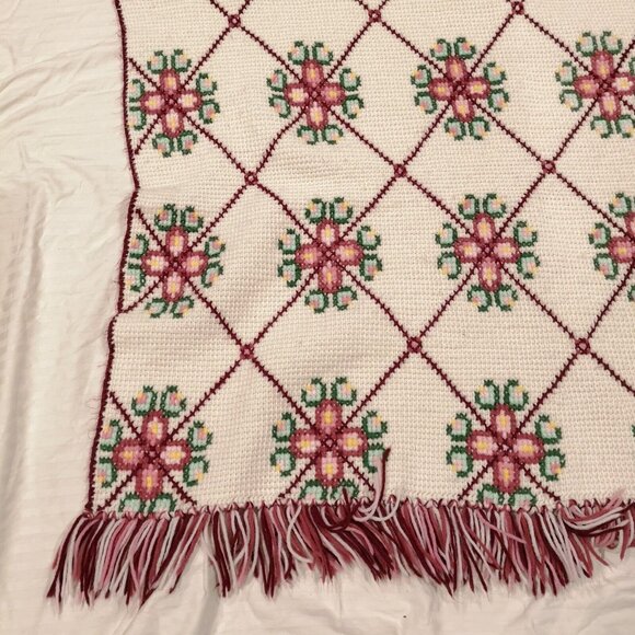 Vintage Machine Knit Wool Blanket Cross Stitch Floral Pattern Tassels 84"x46" - Picture 3 of 6